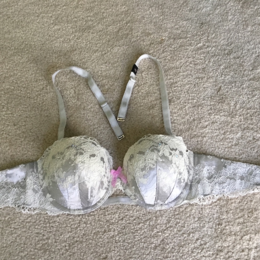 Victoria’s Secret underwire sequin and lace bra 32d